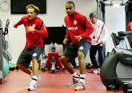 Uruguaio Forlán treina pela 1ª vez no Inter